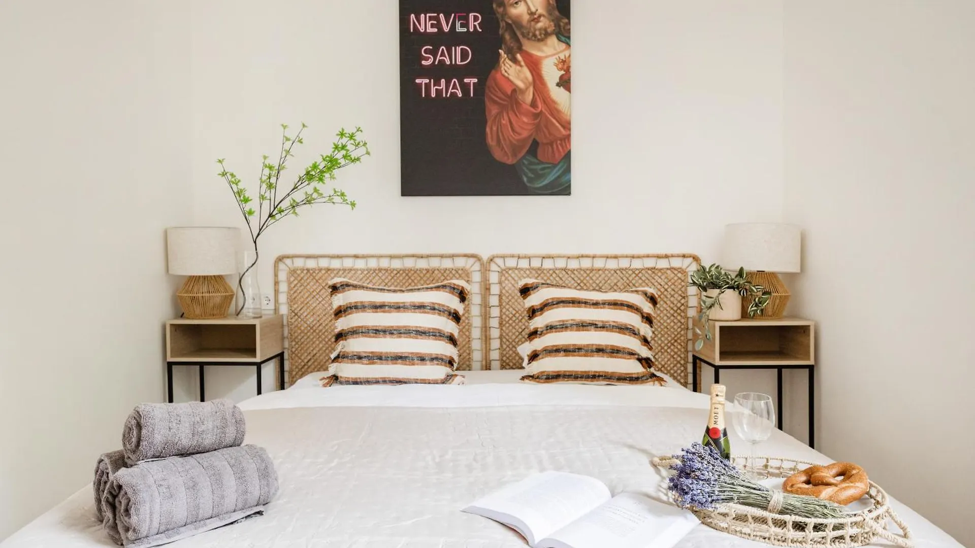 Chic 3Br Heart Of District 7- Central Budapest Gem 0*,