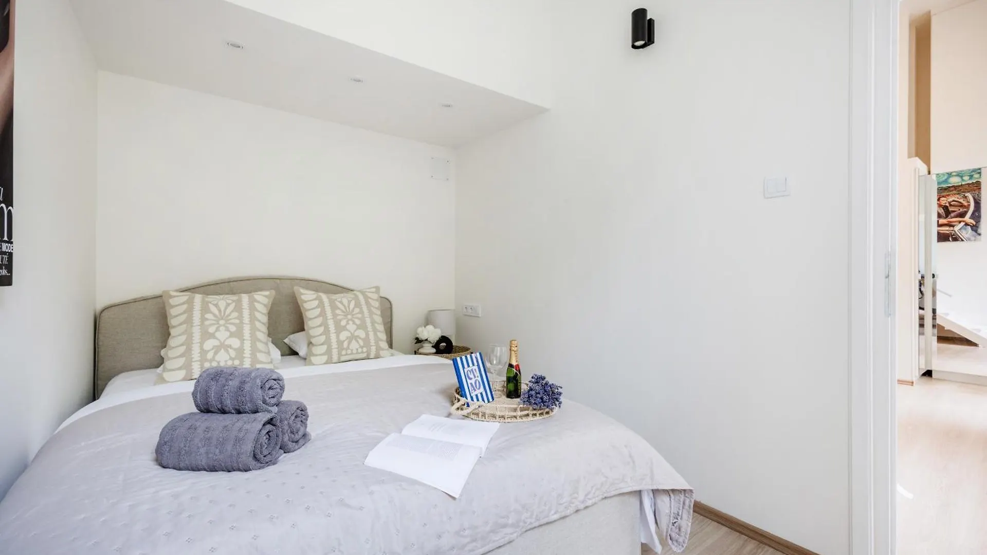 Apartment Chic 3Br Heart Of District 7- Central Budapest Gem Hungary
