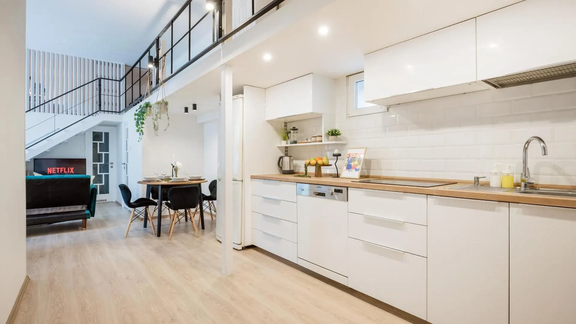 Apartment Chic 3Br Heart Of District 7- Central Budapest Gem Hungary