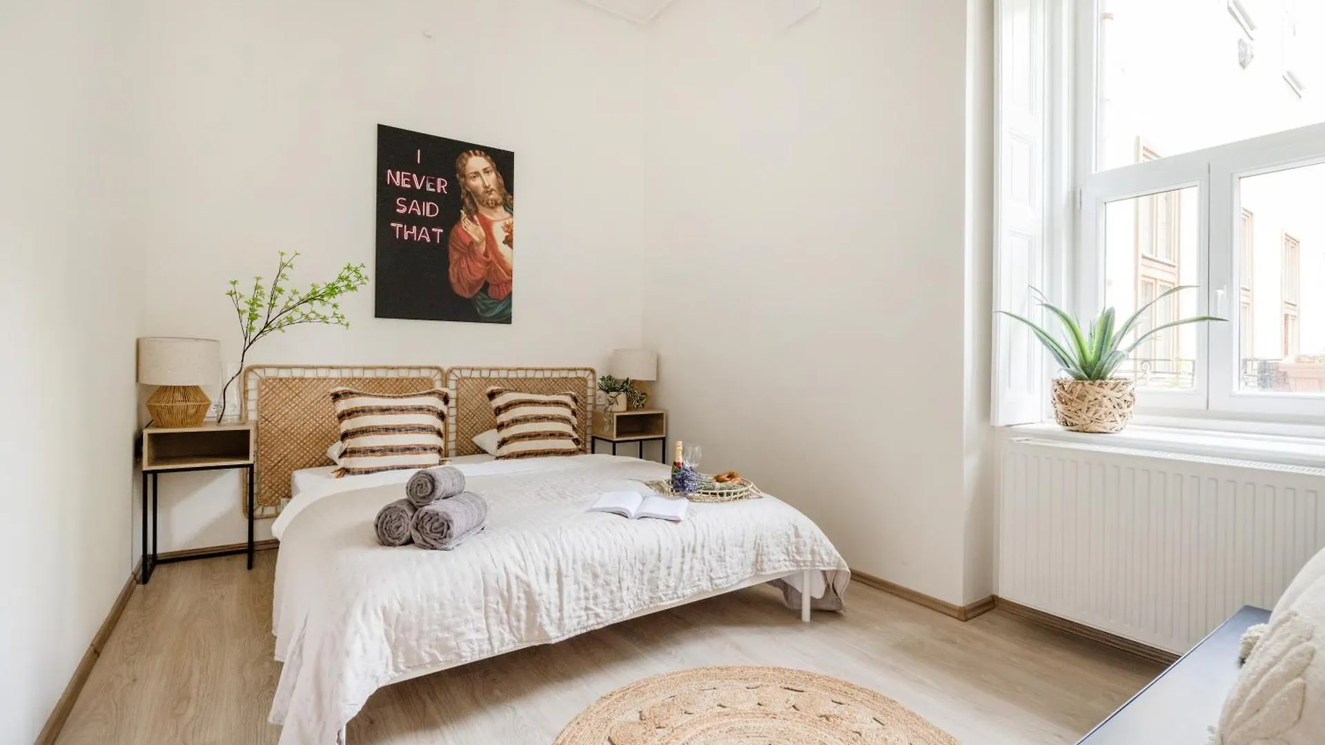 Chic 3Br Heart Of District 7- Central Budapest Gem 0*,