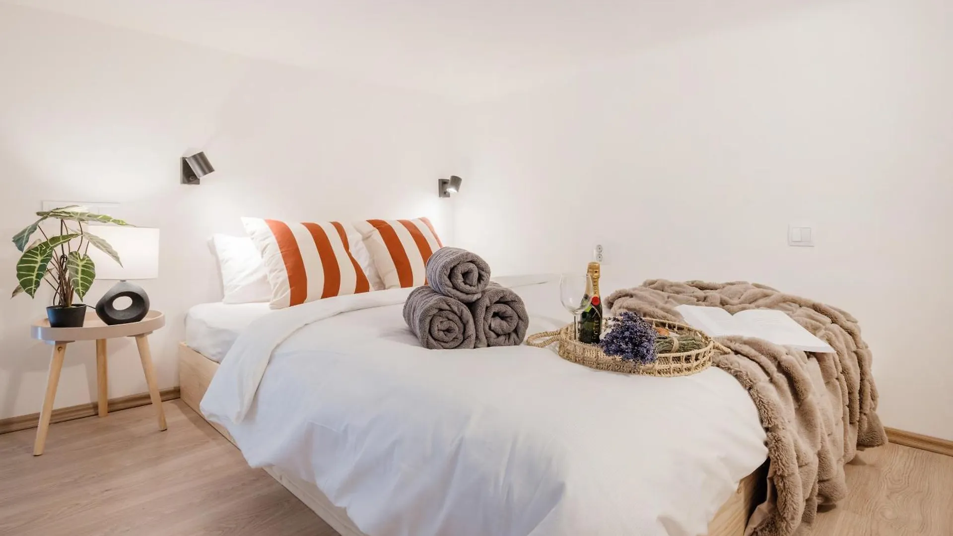 Apartment Chic 3Br Heart Of District 7- Central Budapest Gem