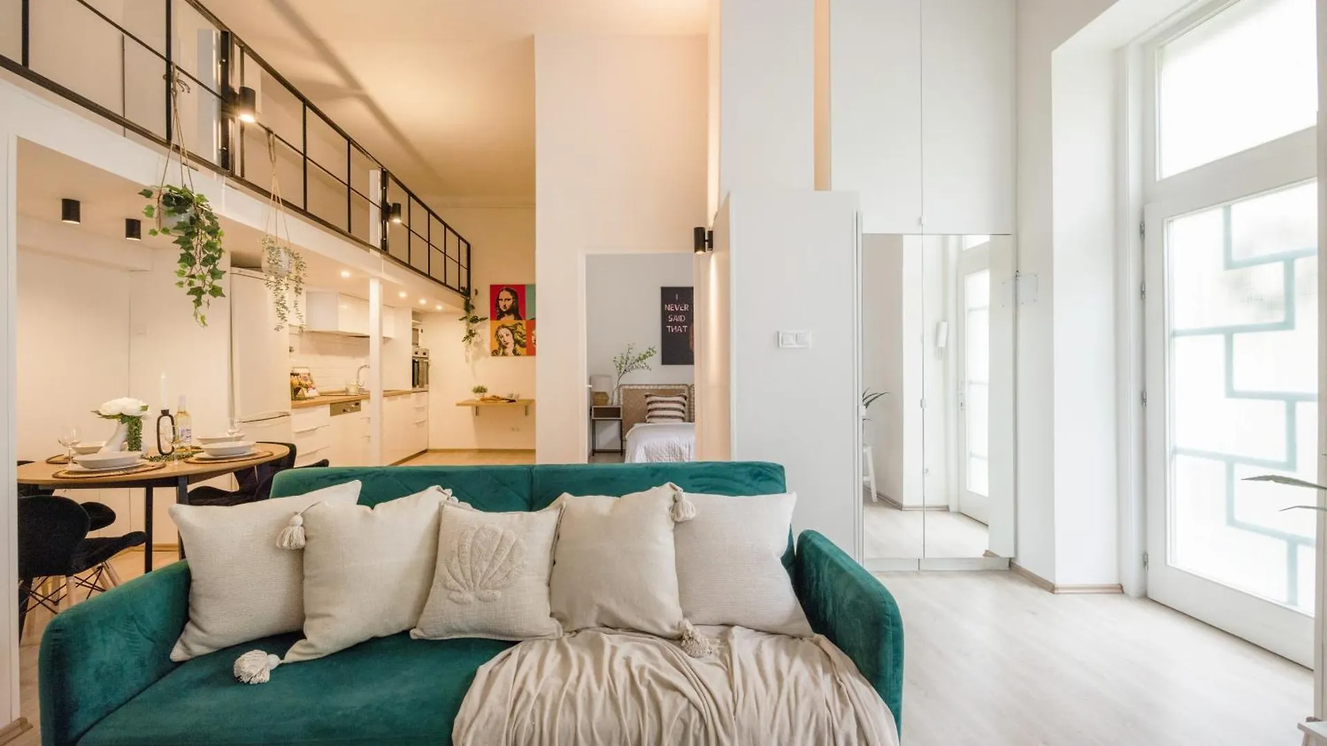 Chic 3Br Heart Of District 7- Central Budapest Gem Hungary