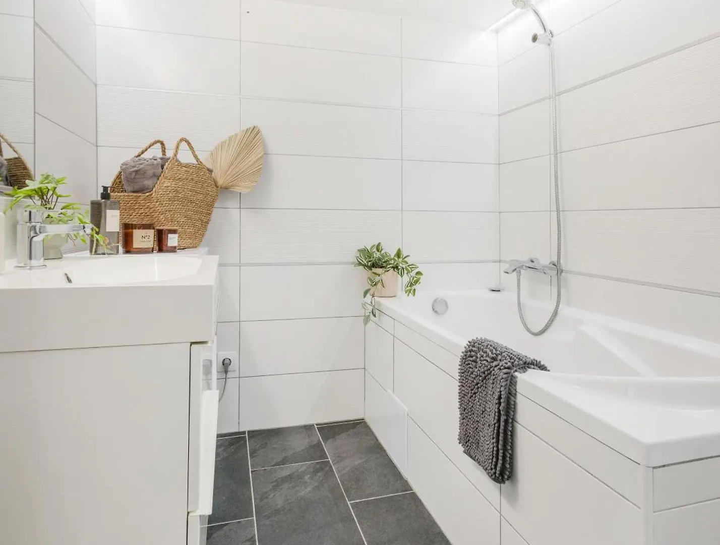 Apartment Chic 3Br Heart Of District 7- Central Budapest Gem Hungary